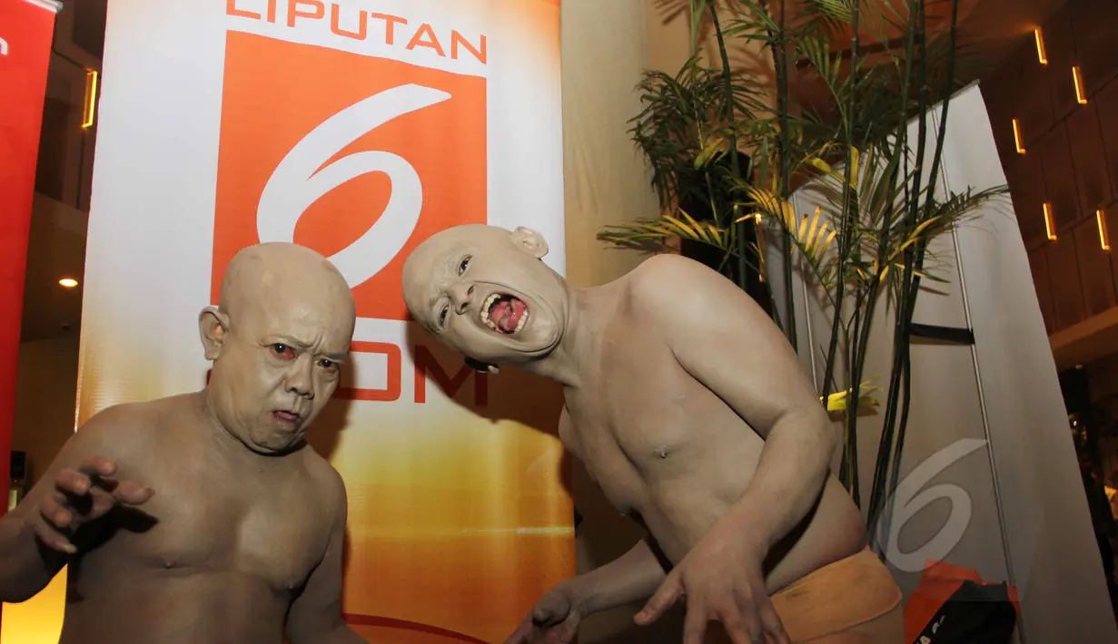 Teatrikal pemeran tuyul warnai acara gala premier Film Tuyul di Epicentrum, Kuningan, Jakarta, Kamis (9/4/2015). (Liputan6.com/Helmi Afandi)