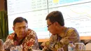 Dirut BNI Achmad Baiquni (kiri) didampingi Wakil Dirut BNI Herry Sidharta berbincang sebelum memberikan keterangan terkait kinerja Bank BNI Kuartal I tahun 2017 di Jakarta, Rabu (12/4). (Liputan6.com/Angga Yuniar)