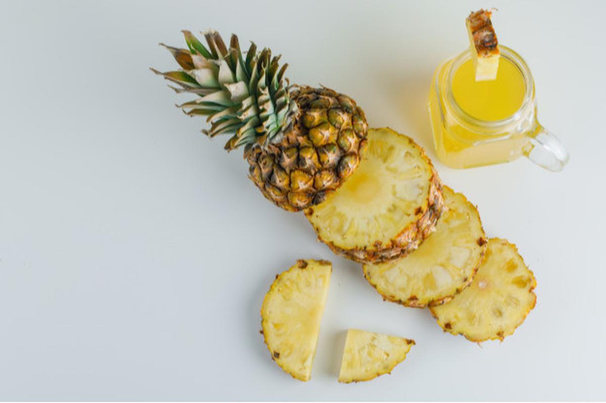 Membalurkan Nanas pada Permukaan Daging