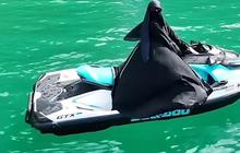 Aksi Nyentrik Umi Pipik Kemudikan Jetski Speedboat Pakai Satu Tangan di Danau Toba, Buktikan Wanita Bercadar Bisa Lakukan Banyak Hal