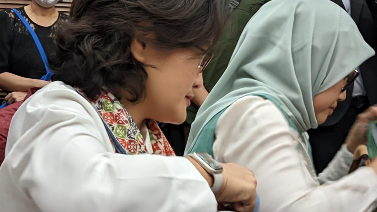 Tangis Istri Pecah Usai Hakim Tolak Praperadilan Tom Lembong