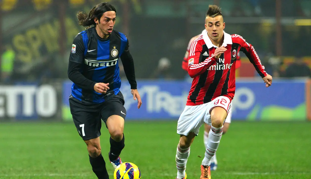 3. Ezequiel Schelotto - Bergabung dengan Inter Milan pada Januari 2013,  Schelotto mendapat nomor punggung 7 dan berposisi sebagai bek kanan. Ia tak menunjukkan pernampilan yang istimewa dan dilepas ke Sassuolo pada musim panas 2013. (AFP/Giuseppe Cacace)