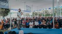 Wakil Ketua Komisi III Ahmad Sahroni bercerita soal bagaimana kehidupannya di Kebon Bawang, Tanjung Priok, Jakarta. Hal ini disampaikannya saat melakukan reses di Gelanggang Remaja Jakarta Utara (GRJU), di mana dihadiri masyarakat. (Foto: Istimewa).