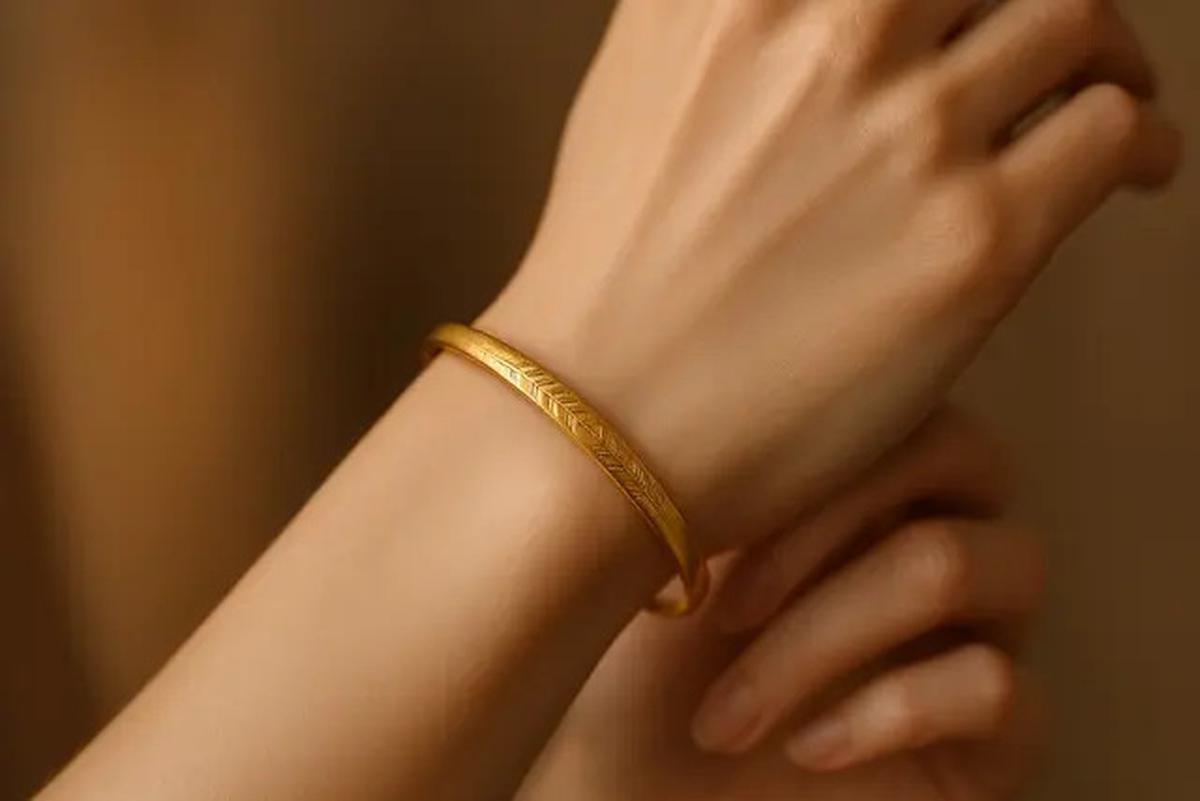 9 Model Gelang Emas Elegan 2 Gram Motif Daun, Ide Perhiasan Menawan di 2025
