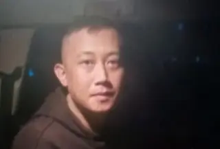 Taufik Hidayat, pelaku penyekapan dan penyiksaan kekasih hingga buta di Bandung saat diamankan pihak kepolisian. (Liputan6.com/ Dok Ist)