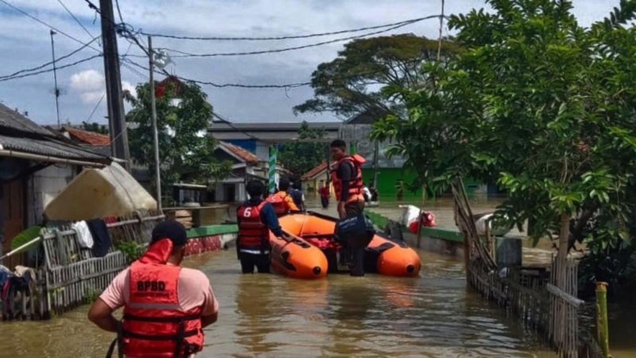 Diguyur Hujan Sehari Penuh, Banjir Kabupaten Bekasi Kepung 16 Kecamatan