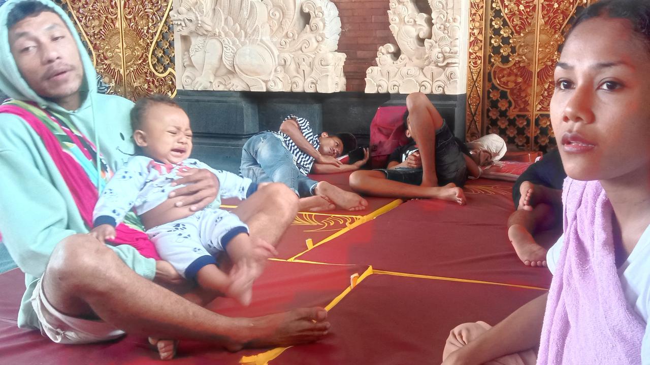 Ditinggal Banjir Tanpa Barang, Keluarga Riki Mengungsi dengan Bayi yang Masih Merah