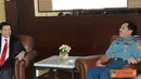 Citizen6, Jakarta: Panglima TNI Laksamana TNI Agus Suhartono menerima kunjungan Ketua KPU, Husni Kamil Manik di ruang tamu Panglima TNI, Mabes TNI Cilangkap, Jakarta, Selasa (7/8). (Pengirim: Badarudin Bakri).