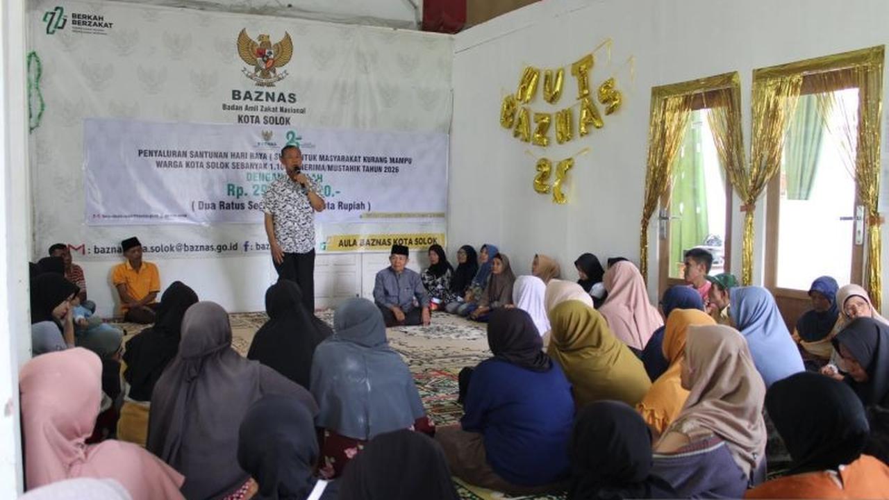 Baznas Solok Salurkan Santunan Lebaran Rp300 Juta, Lebih dari 1.300 Warga Kurang Mampu Terbantu