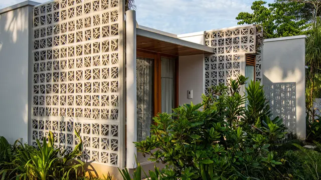 Contoh Rumah 1 Lantai Sejuk dengan Ventilasi Besar (AI)
