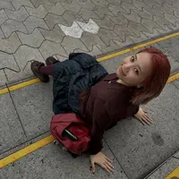 Gaya Transit  Camillia Azzahra di Hong Kong. [@camilliazr]