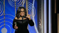 Oprah Winfrey saat memberikan pidato setelah menerima penghargaan Cecil B. DeMille Award di Golden Globes 2018. (Paul Drinkwater/NBC via AP)