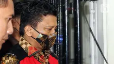 Tersangka kasus pembunuhan berencana Brigadir J atau Nofriansyah Yosua Hutabarat Ferdy Sambo saat tiba di Pengadilan Negeri Jakarta Selatan, Senin (17/10/2022). Kedatangan Ferdy Sambo untuk menjalani sidang perdana dengan agenda pembacaan dakwaan.(Liputan6.com/HermanZakharia)