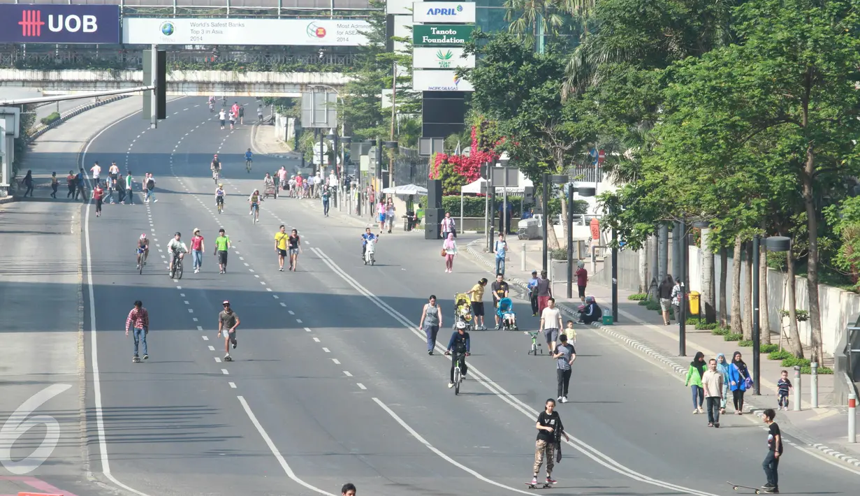 Suasana Car Free Day di Bundaran HI, Jakarta, Minggu (21/6). Pada Bulan Puasa ini suasana di CFD sepi pengunjung dikarenakan sebagian umat muslim menjalankan ibadah puasa. (Liputan6.com/Herman Zakharia)