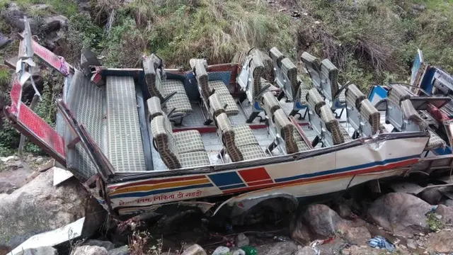 Sebuah bus masuk jurang ratusan meter di India pada Minggu, 1 Juli 2018, menyebabkan 48 orang tewas (AFP)