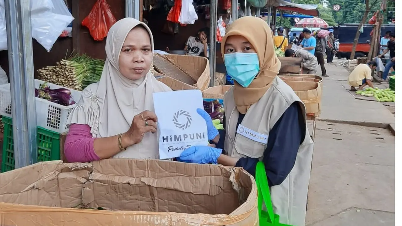 Himpuni membagi masker dan hand sanitizer cegah corona.