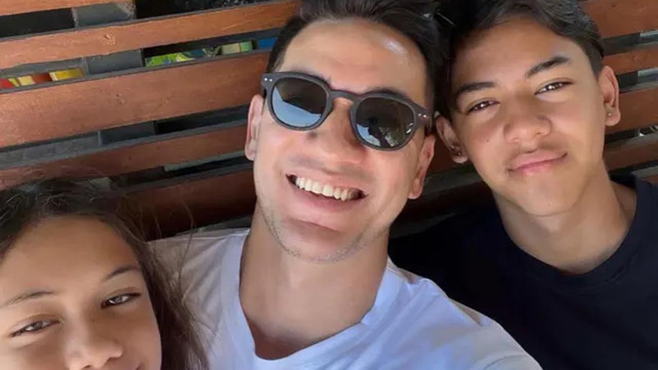 6 Transformasi Kebersamaan Andrew White dan Dua Anaknya, Sosok Ayah Idaman