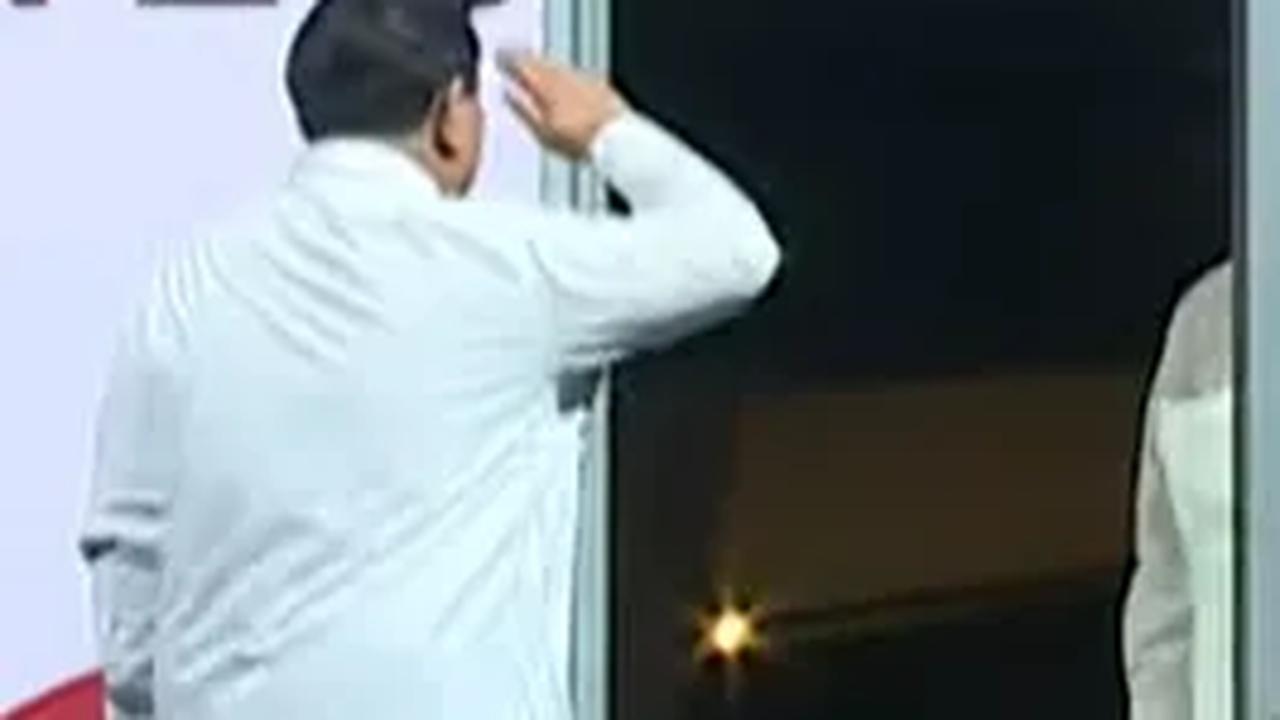 Prabowo Belakangi Cermin saat Acara Bacapres Bicara Gagasan di UGM, Ini Penjelasan dari Sisi Psikologi