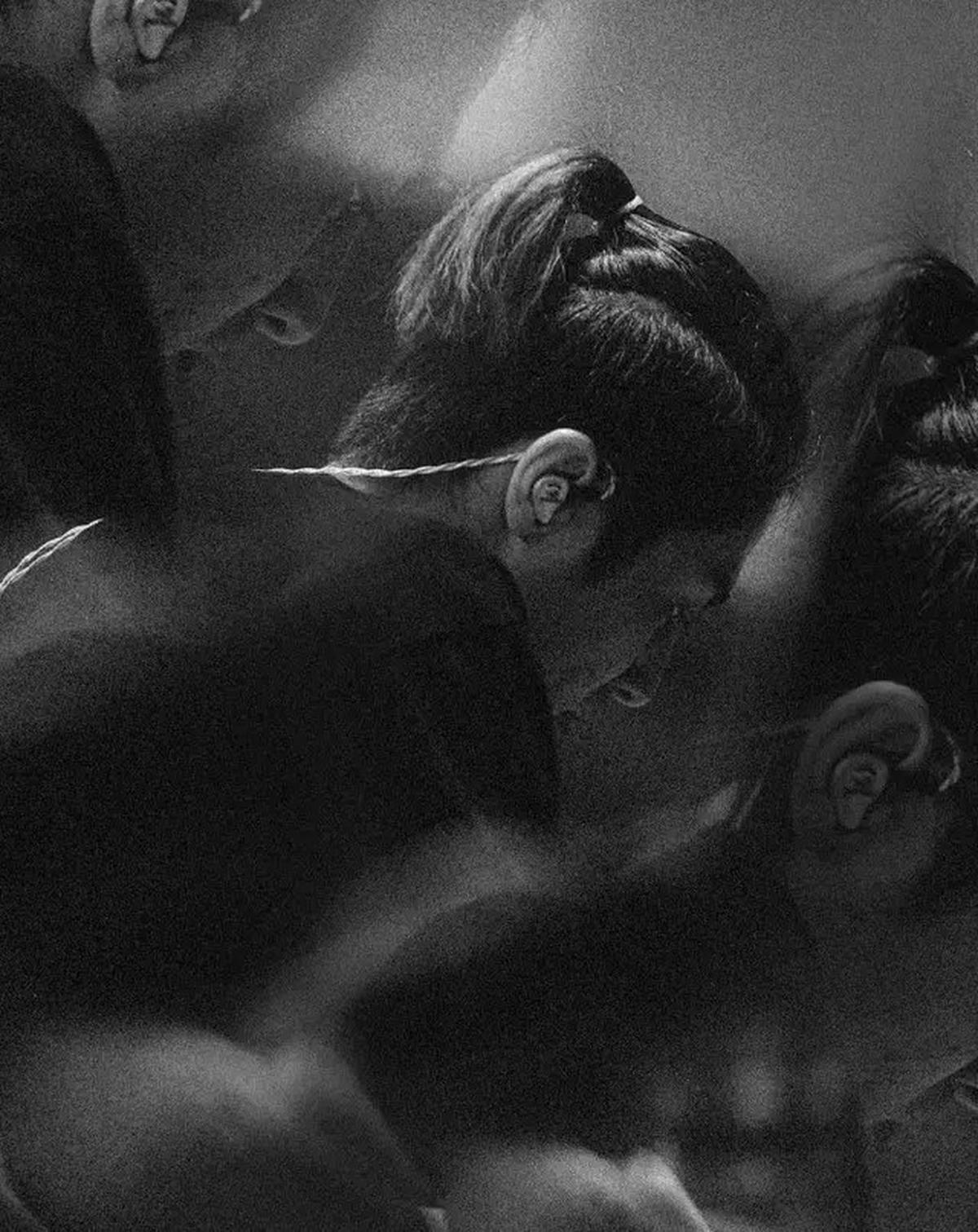 Gaya Rambut DJ Panda dengan Potongan Man Bun Undercut yang Jadi Ciri Khas