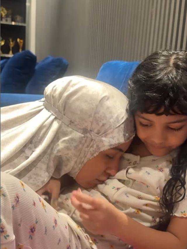 6 Potret Ramadan Pertama Keluarga Shireen Sungkar, Bagikan Momen Sahur hingga Berbuka