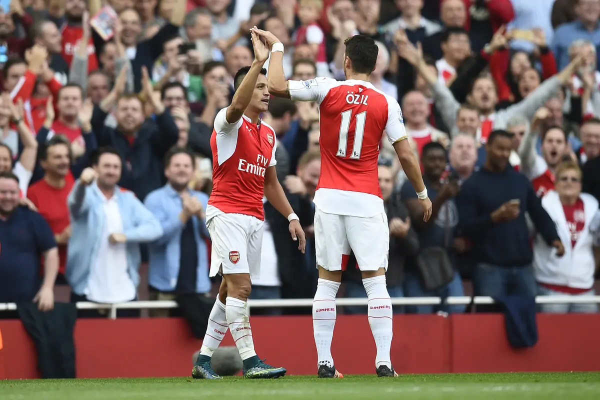 Dua pemain Arsenal, Alexis Sanchez dan Mesut Ozil (Liputan6)