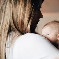 ASI memiliki peran penting dalam mendukung tumbuh kembang bayi. (Foto: Unsplash/Hollie Santos)