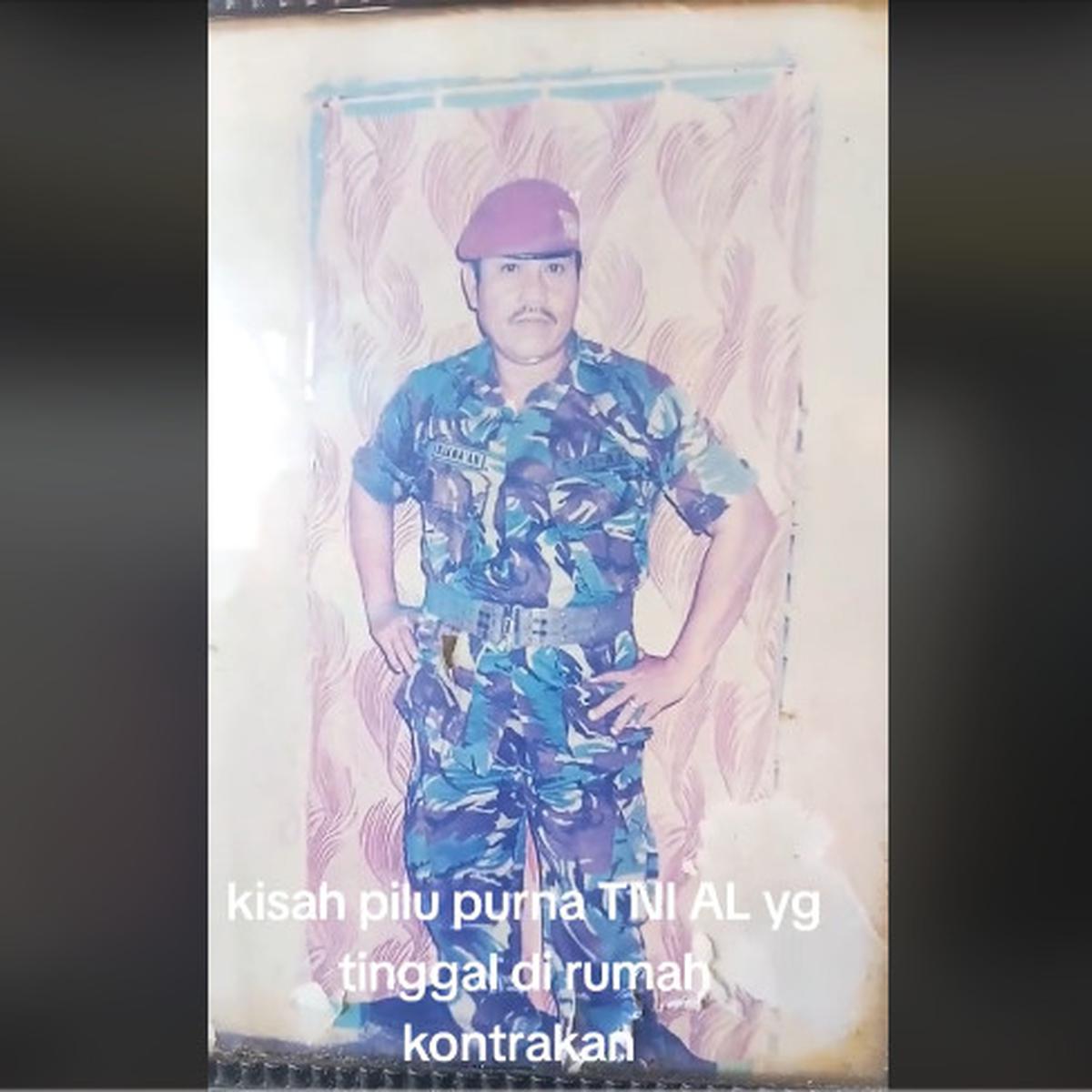 Pensiunan TNI ini Jadi Pedagang Asongan Kerupuk Jengkol di Pinggir Jalan Demi Kebutuhan Hidup