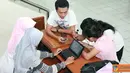 Citizen6, Yogyakarta: Peserta workshop citizen journalism sedang berdiskusi tentang topik yg ditulisnya. (Pengirim: Ady Permadi)
