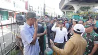Pilar Kembali Bersihkan Sampah dan Bongkar Lapak PKL di Depan Plaza Ciputat