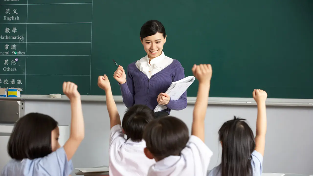 Kumpulan Kata-Kata Indah yang Menyentuh Hati Untuk Hari Guru