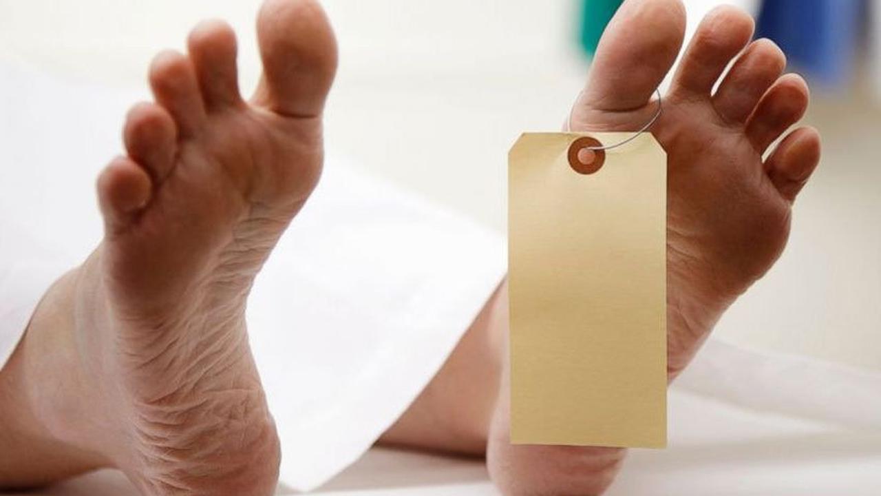 Jenazah MR (50), wanita ditemukan tewas dalam koper di Bekasi sudah dimakamkan di kawasan Rancacili, Bandung, Jumat (26/4).<br>