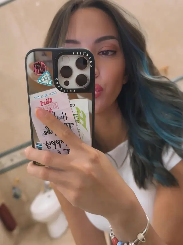 Nia Ramadhani dengan warna rambut cerah. [@ramadhaniabakrie]