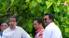 Usai memberikan penjelasan, Jokowi, Wali Kota Tangerang, Arief, dan Wagub Banten Rano Karno tampak akrab (Liputan6.com/Faisal R Syam)