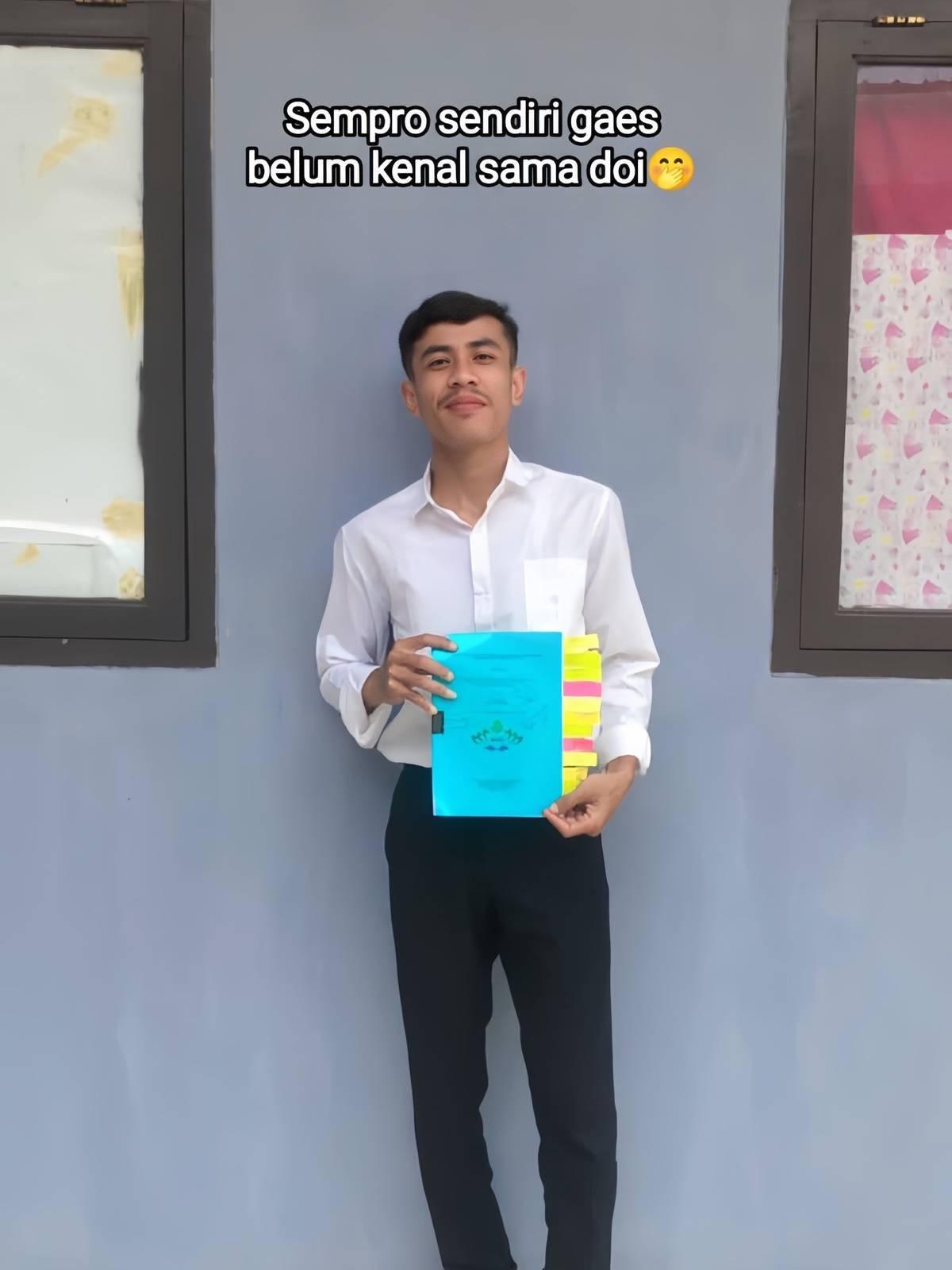 Bagikan Foto Sidang Didampingi Kekasih hingga Lamaran, Pria yang Bagikan Perjalanan Cintanya Ini Curi Perhatian
