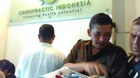 Razia klinik Chiropractic di bilangan Senayan. (Muslim AR/Liputan6.com)