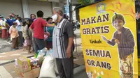 Warung makan gratis untuk semua orang di Surabaya, Jawa Timur. (Foto: Liputan6.com/Dian Kurniawan)