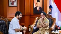 Momen Hangat Gubernur Aceh Muzakir Sampaikan Selamat untuk Tito Karnavian atas Gelar Adat dari Wali Nanggroe
