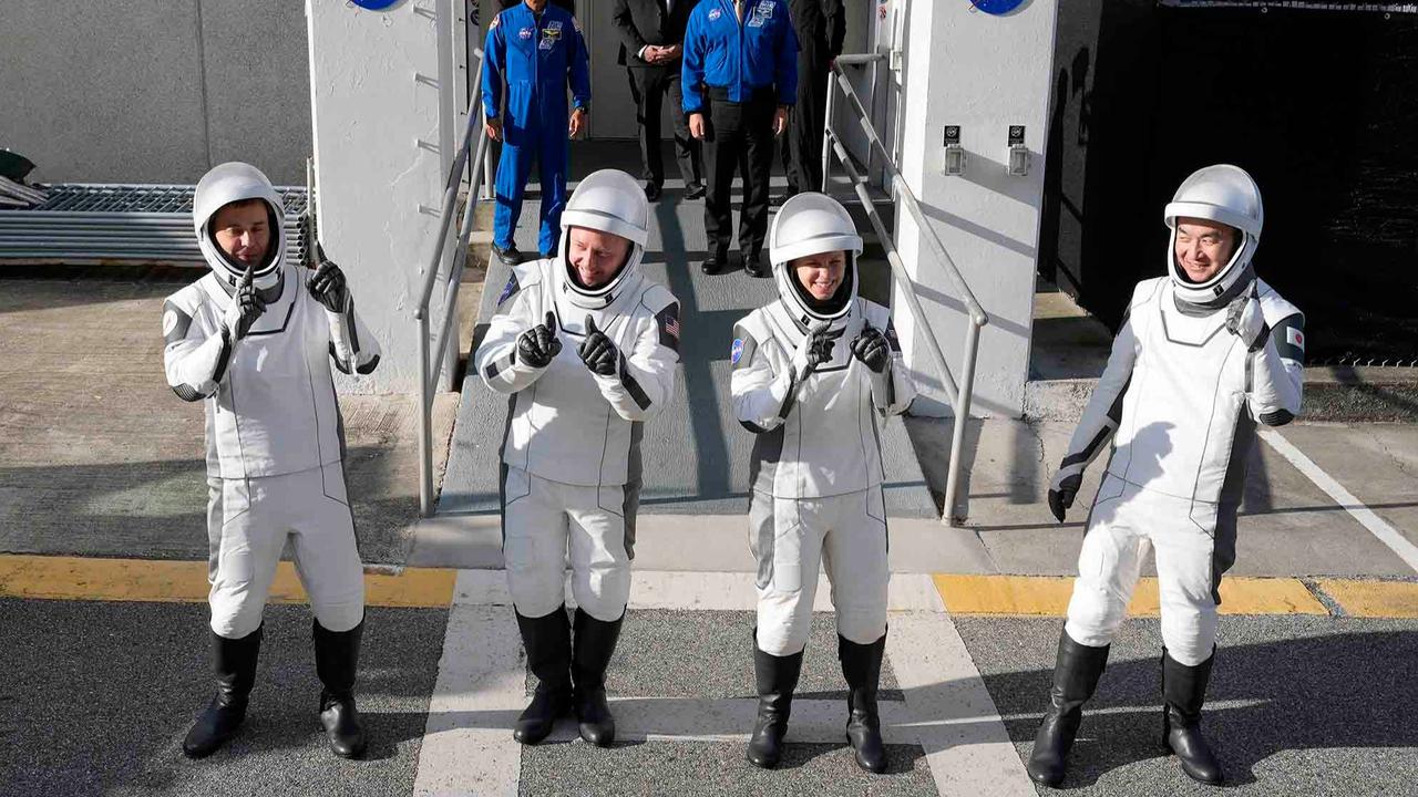 FOTO: Empat Astronaut Diterbangkan NASA dan SpaceX untuk Misi 6 Bulan di Stasiun Luar Angkasa