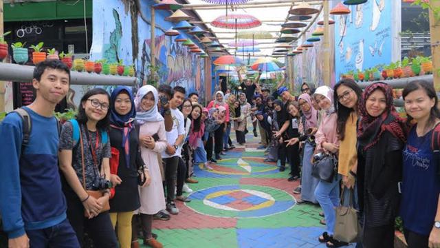 Kampung Berkelir Kota Tangerang Raih Penghargaan Wisata Kreatif Terpopuler