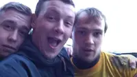 Kesal Tim Terus Diserang, Fans Ini Ajak Kiper Lawan Foto 'Selfie'