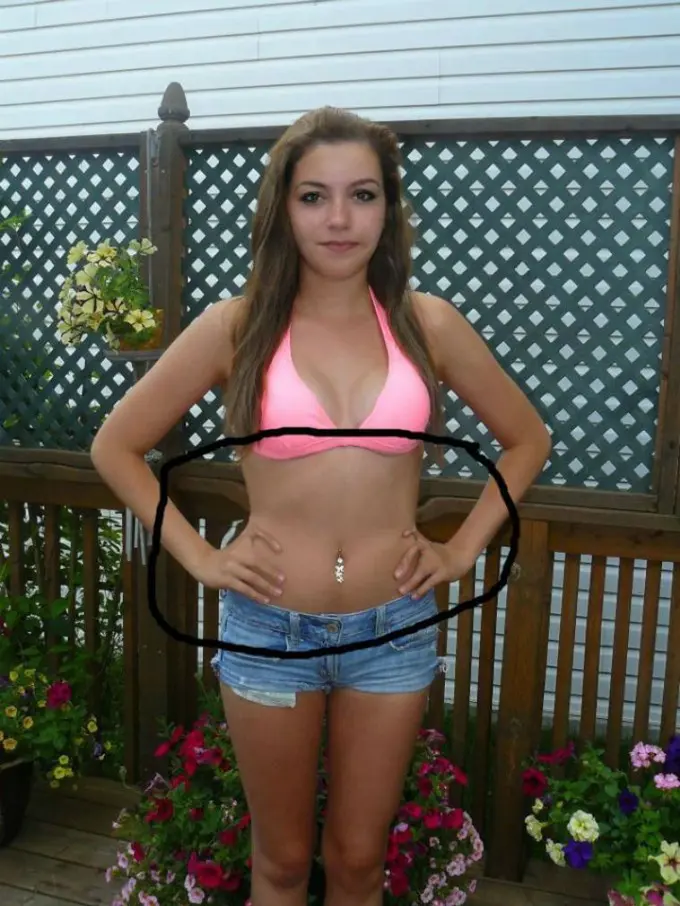 Niat Ingin Keren, Foto Hasil Photoshop Ini Malah Bikin Sakit Mata