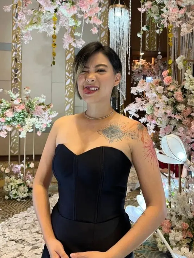 Leony tampil anggun saat kondangan