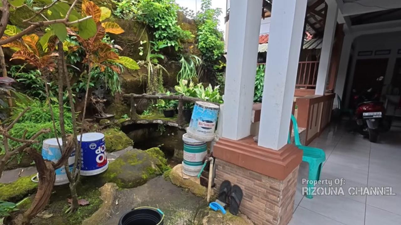 Hanya Bisnis Jual Beli Kambing, Wanita Cantik Ini Miliki Rumah Mewah di Pelosok desa Bak Istana di Dalamnya ada Foto Soekarno
