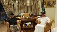 Menteri Agama (Menag) Lukman Hakim Saifuddin bertemu Menteri Haji dan Umrah Arab Saudi Mohammad bin Salih Banten. Dok Kemenag