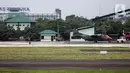 Sebuah pesawat TNI parkir di Apron Bandara Pondok Cabe, Pamulang, Tangerang Selatan, Banten, Rabu (29/12/2021). Kementerian Perhubungan menunjuk Bandara Pondok Cabe dan Bandara Soekarno-Hatta sebagai bandara pengganti selama revitalisasi Bandara Halim Perdanakusuma. (Liputan6.com/Faizal Fanani)