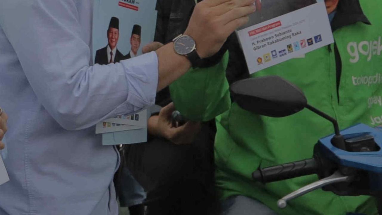 Aksi itu dilakukan sekaligus untuk memperkenalkan program makan siang dan susu gratis yang diusung pasangan capres dan cawapres nomor urut 2 tersebut.