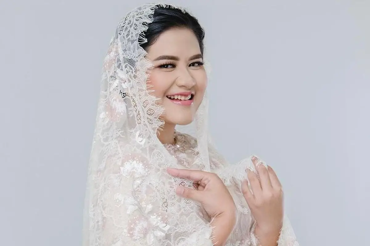 6 Potret Terbaru Kahiyang Ayu Menawan Berbalut Hijab, Banjir Pujian