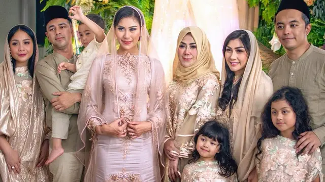 [Bintang] Nagita Slavina di  Pengajian Syahnaz