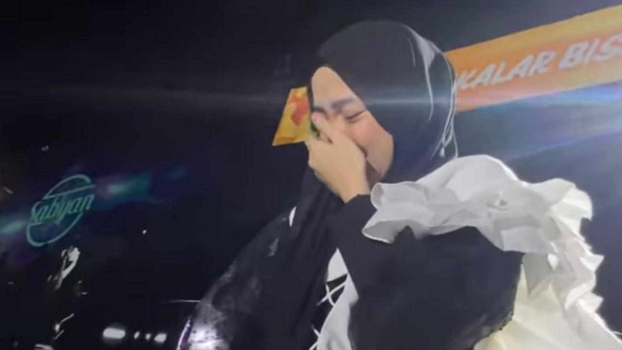 Nyanyikan Lagu tentang Taubat, Momen Haru Nissa Sabyan Menangis di Atas Panggung Viral di Media Sosial (BELUM)