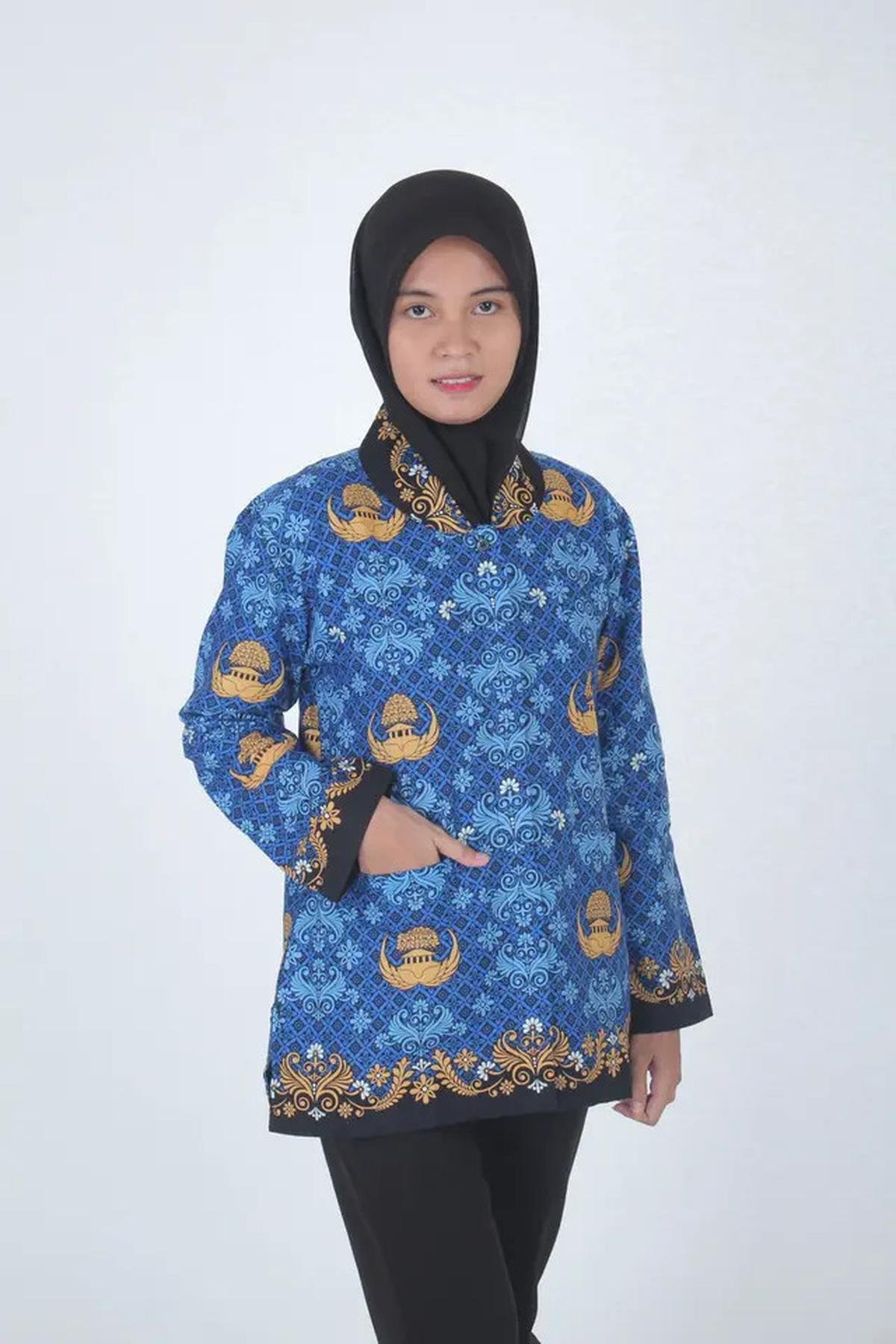 Model Baju Batik Atasan Wanita Kantor, Elegan dengan Nuansa Tradisional